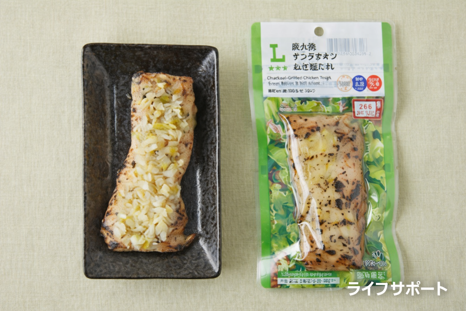 炭火焼サラダチキンねぎ塩だれを皿とパッケージで紹介する高たんぱく食品のイメージ写真
